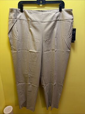 NWT Zac & Rachel pull on crop pants size 18.